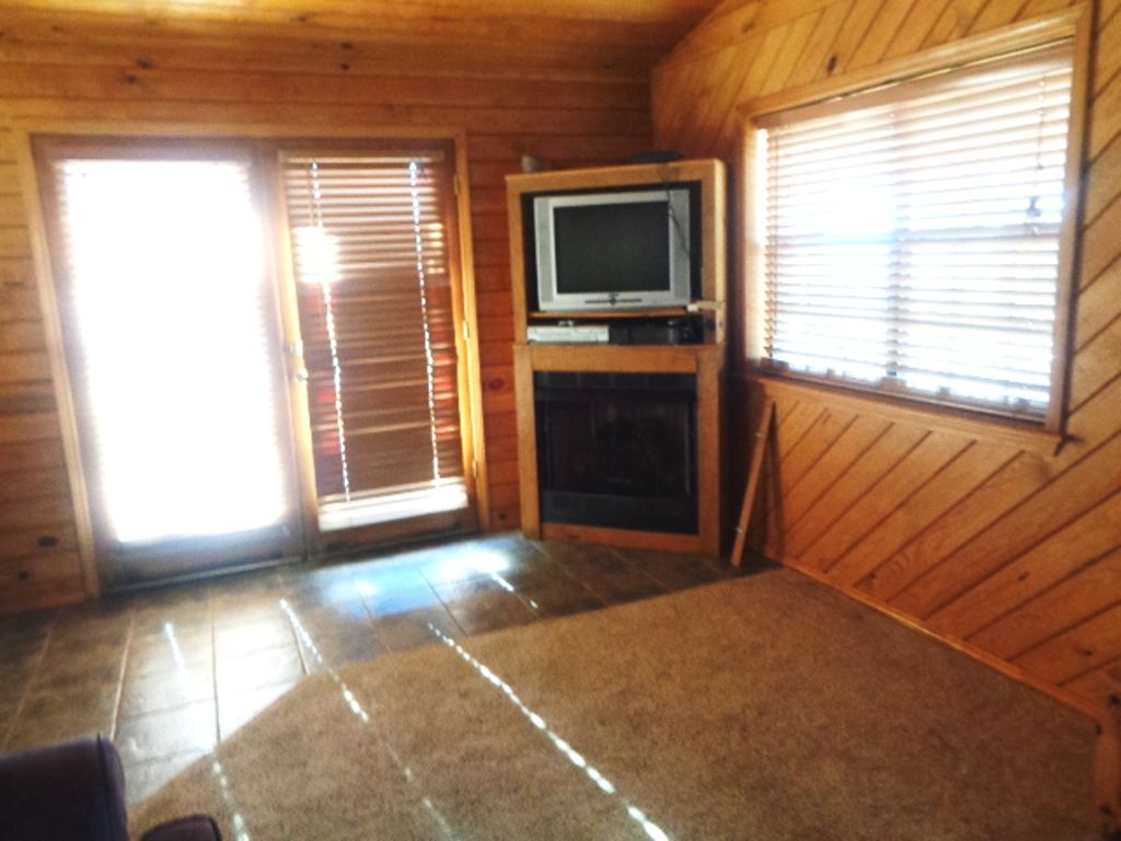 Cabin 2 Livingroom View 2